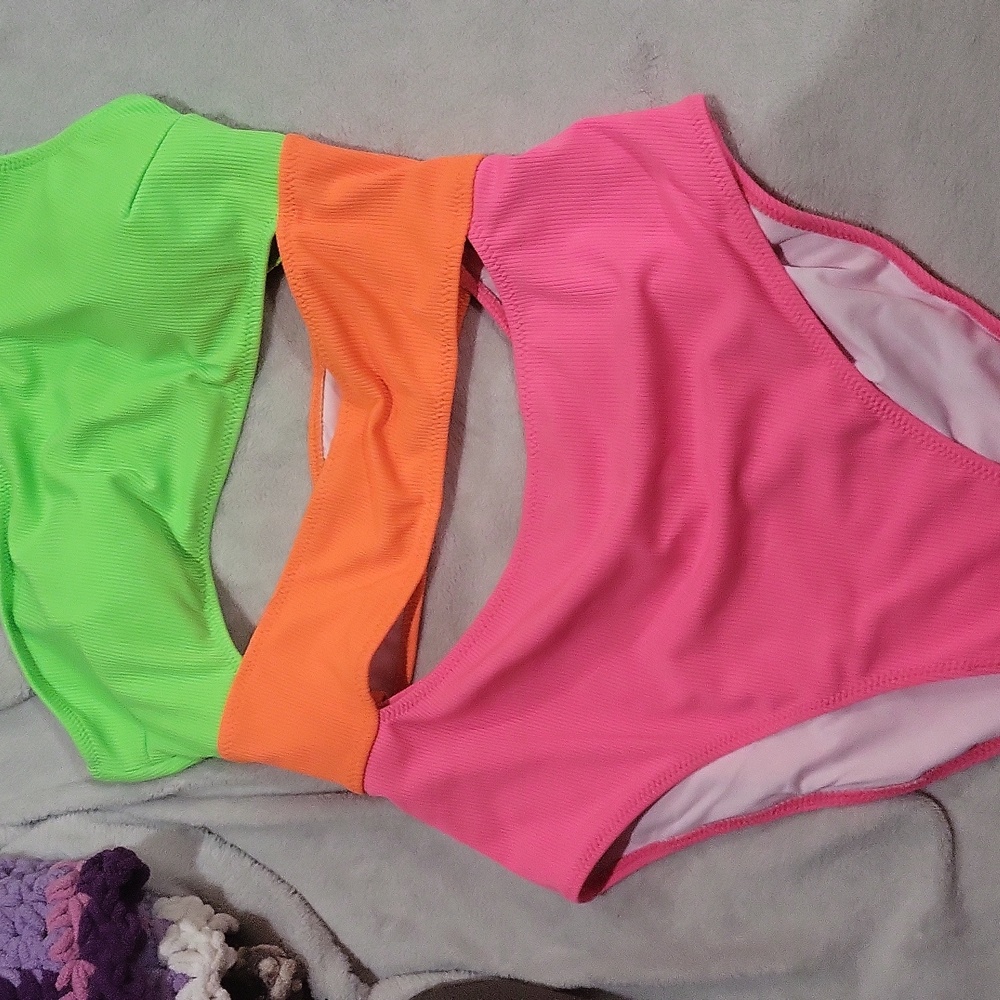 Popvil Swimsuit - Picture 5 of 12